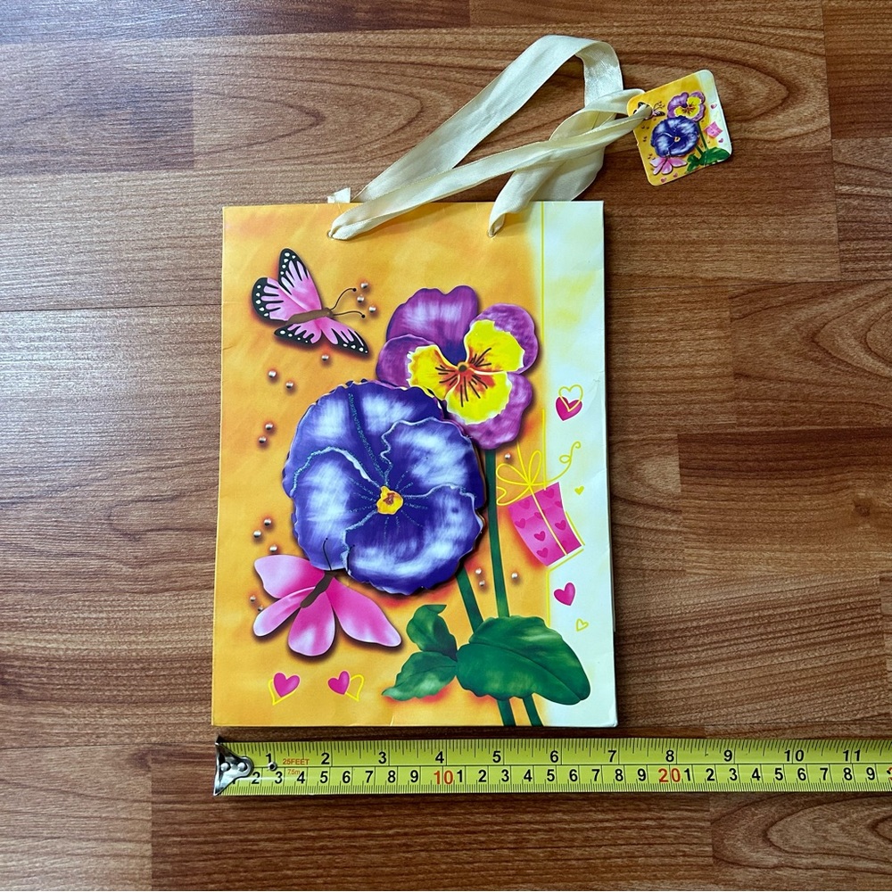 Free item: gift bag